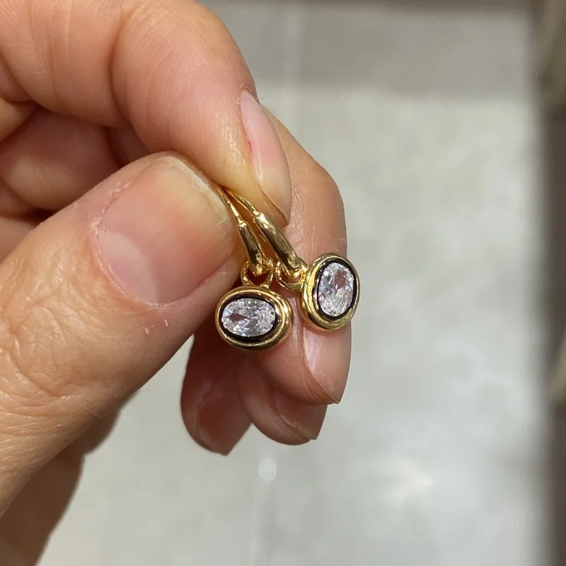 Halkada Oval Taş Küpe - 2